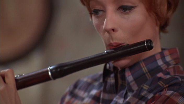 Кадр из фильма Горячие миллионы / Hot Millions (1968)