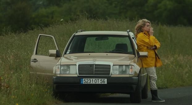 Кадр из фильма За сигаретами / Elle s'en va (2013)