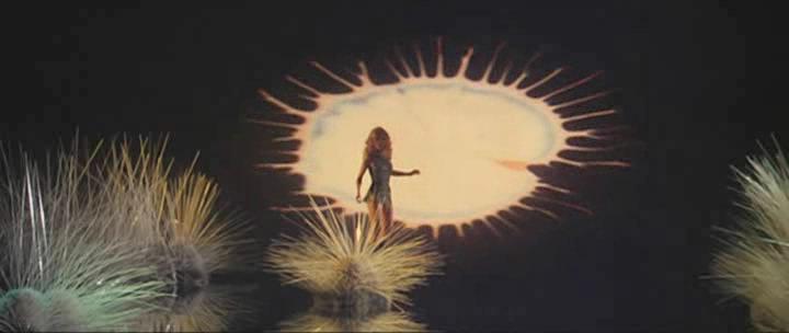 Кадр из фильма Барбарелла / Barbarella (1968)