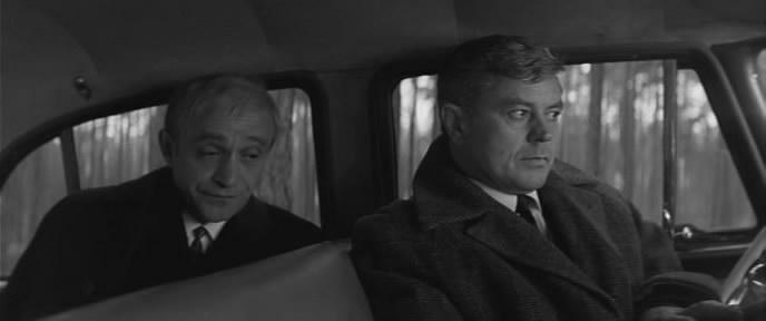 Кадр из фильма Мертвый сезон (1968)