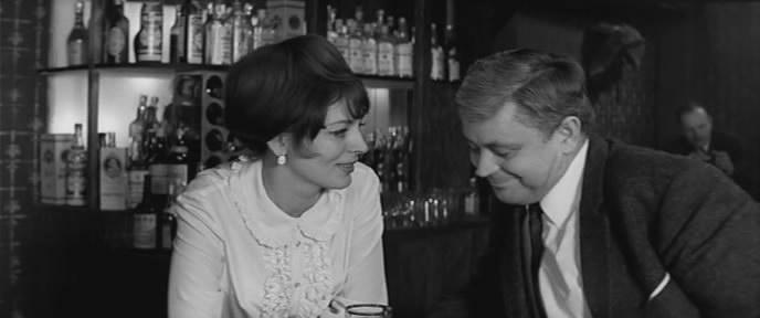 Кадр из фильма Мертвый сезон (1968)