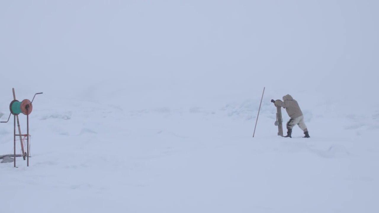 Кадр из фильма Анингак / Aningaaq (2013)