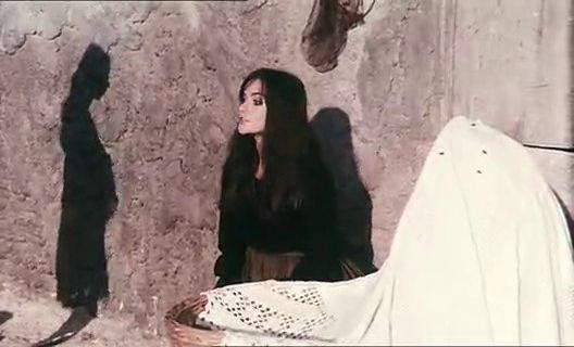 Кадр из фильма Насилие в песках / Le lys de mer (1969)