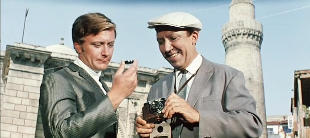 Кадр из фильма Бриллиантовая рука (1969)