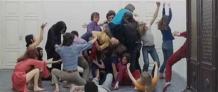 Кадр из фильма Любовь и ярость / Amore e rabbia (1969)