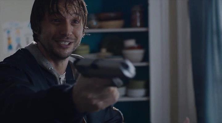 Кадр из фильма Взгляд зимы / Cold Comes the Night (2013)