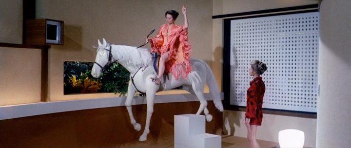 Кадр из фильма Шах королеве / Scacco alla regina (1969)