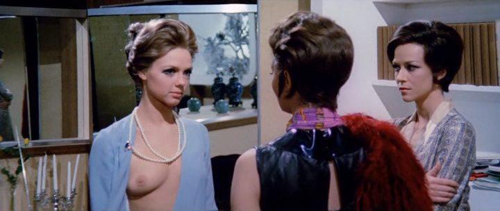 Кадр из фильма Шах королеве / Scacco alla regina (1969)