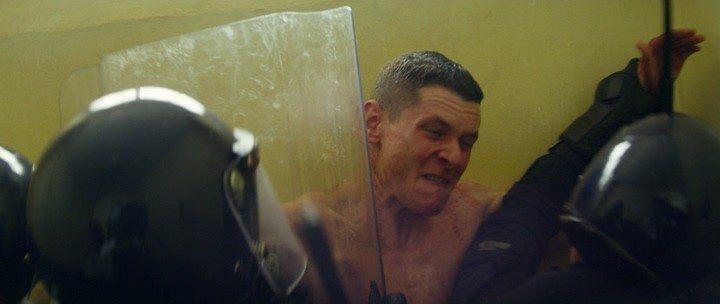 Кадр из фильма От звонка до звонка / Starred Up (2013)