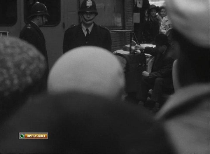 Кадр из фильма Преступник сидит на стадионе Уэмбли / Der Mörder sitzt im Wembley-Stadion (1970)