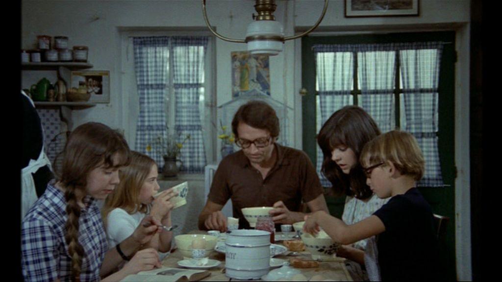 Кадр из фильма Медведь и кукла / L'ours et la poupée (1970)