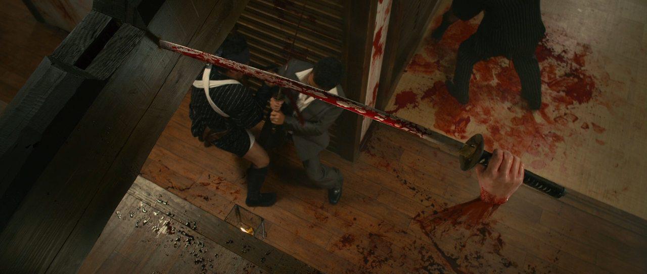 Кадр из фильма Почему ты не играешь в аду? / Jigoku de naze warui (2013)