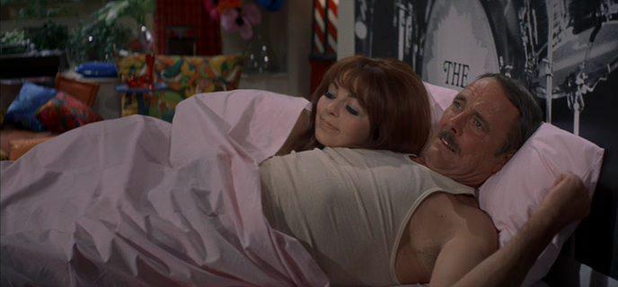 Кадр из фильма Изнанка долины кукол / Beyond the Valley of the Dolls (1970)