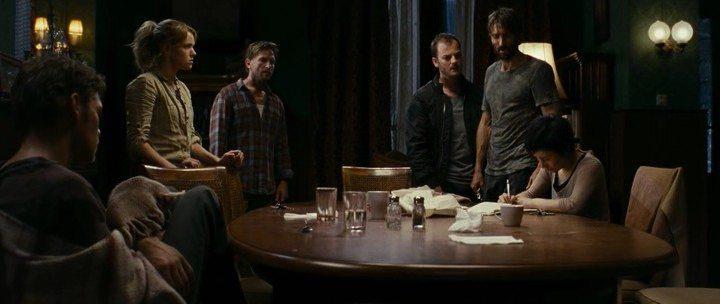 Кадр из фильма Открытая могила / Open Grave (2013)
