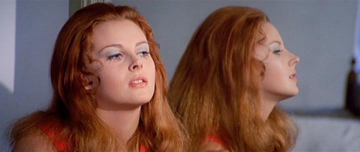 Кадр из фильма Запретные фото леди вне всяких подозрений / Le foto proibite di una signora per bene (1970)