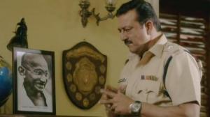 Кадры из фильма Два в одном: полицейский и бандит / Policegiri (2013)