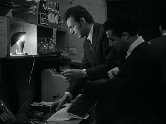 Кадр из фильма Пропавшие банкноты / Na kolejích ceká vrah (1971)
