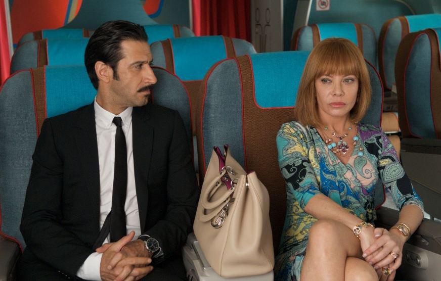Кадр из фильма Я очень возбужден / Los amantes pasajeros (2013)