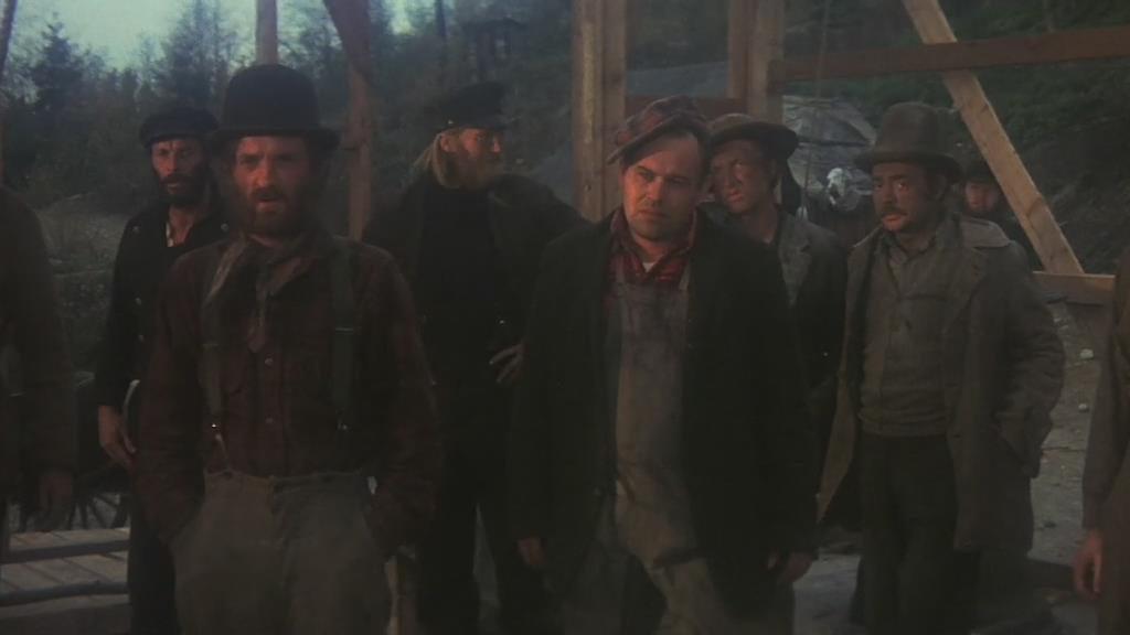 Кадр из фильма МакКейб и миссис Миллер / McCabe & Mrs. Miller (1971)