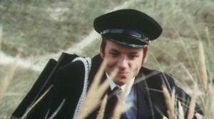 Кадры из фильма Любовь на горячем песке / Ready, Willing and Able (1971)