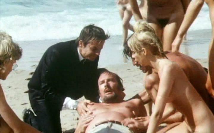 Кадр из фильма Любовь на горячем песке / Ready, Willing and Able (1971)