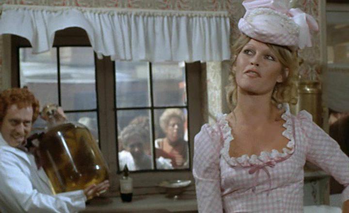 Кадр из фильма Нефтедобытчицы / Les pétroleuses (1971)