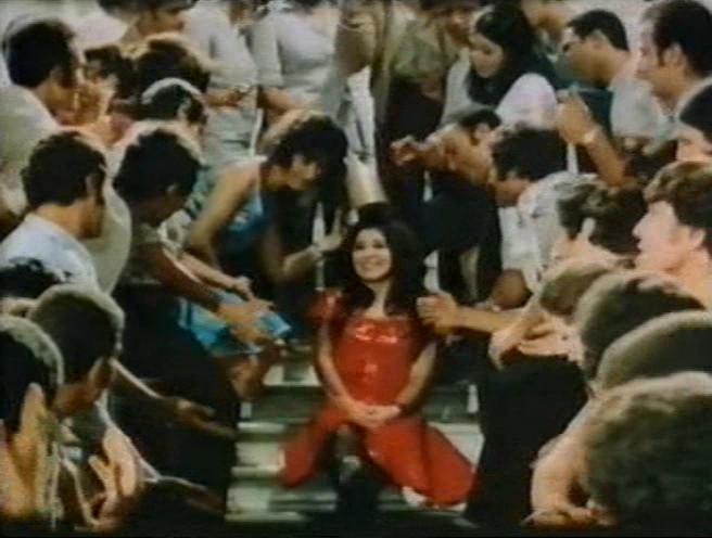 Кадр из фильма Берегись Зузу / Khalli balak min Zouzou (1972)
