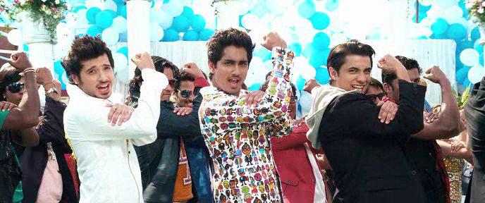 Кадр из фильма Всё нипочём / Chashme Baddoor (2013)