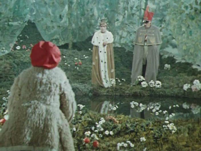 Кадр из фильма Двенадцать месяцев (1972)