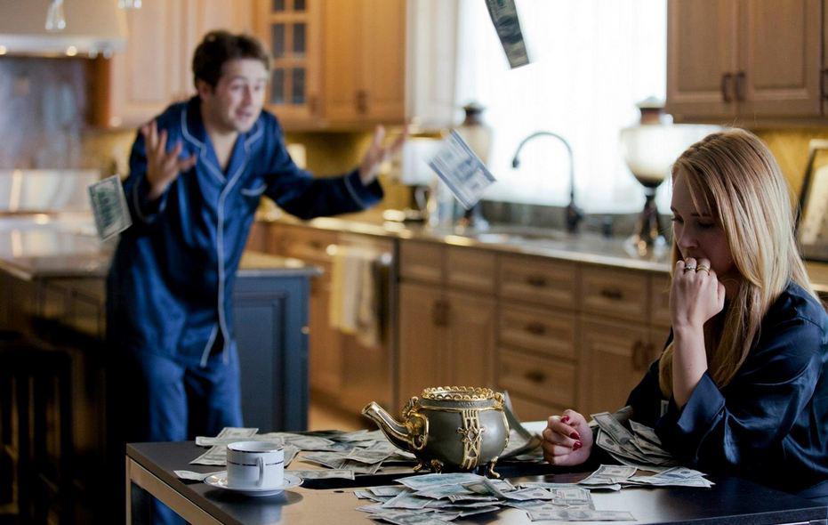 Кадр из фильма Миллион для чайников / The Brass Teapot (2013)
