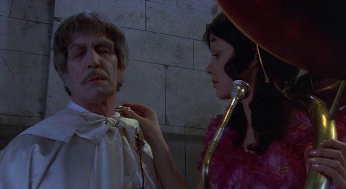 Кадр из фильма Возвращение доктора Файбса / Dr. Phibes Rises Again (1972)