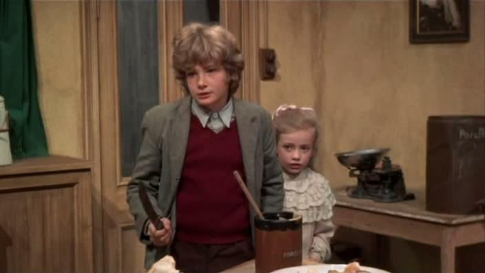 Кадр из фильма Кто прикончил тетушку Ру? / Whoever Slew Auntie Roo? (1972)