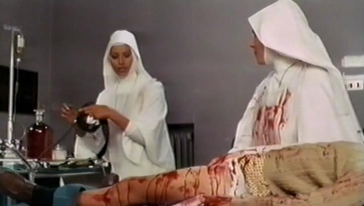 Кадр из фильма Белый, красный и... / Bianco, rosso e... (1972)
