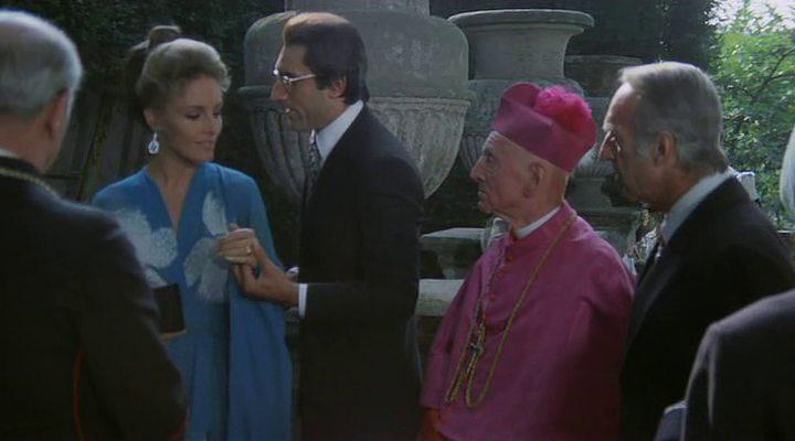 Кадр из фильма Сенатор-развратник (Эротицист) / All'onorevole piacciono le donne (The Eroticist) (1972)