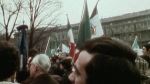 Кадры из фильма Помести чудовище на первую полосу / Sbatti il mostro in prima pagina (1972)
