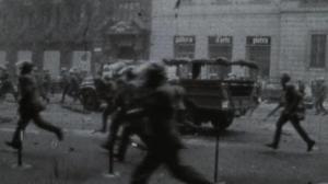 Кадры из фильма Помести чудовище на первую полосу / Sbatti il mostro in prima pagina (1972)