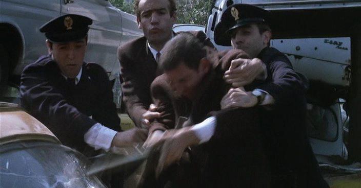Кадр из фильма Помести чудовище на первую полосу / Sbatti il mostro in prima pagina (1972)