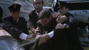 Кадры из фильма Помести чудовище на первую полосу / Sbatti il mostro in prima pagina (1972)