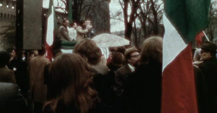 Кадр из фильма Помести чудовище на первую полосу / Sbatti il mostro in prima pagina (1972)