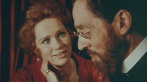 Кадры из фильма Шепоты и крики / Viskningar och rop (1972)