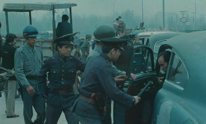 Кадр из фильма Осадное положение / État de siège (1972)