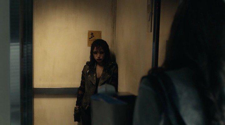 Кадр из фильма На грани безумия / Breaking at the Edge (2013)