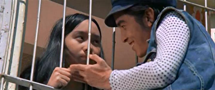 Кадр из фильма Конфликт поколений / Pan ni (1973)