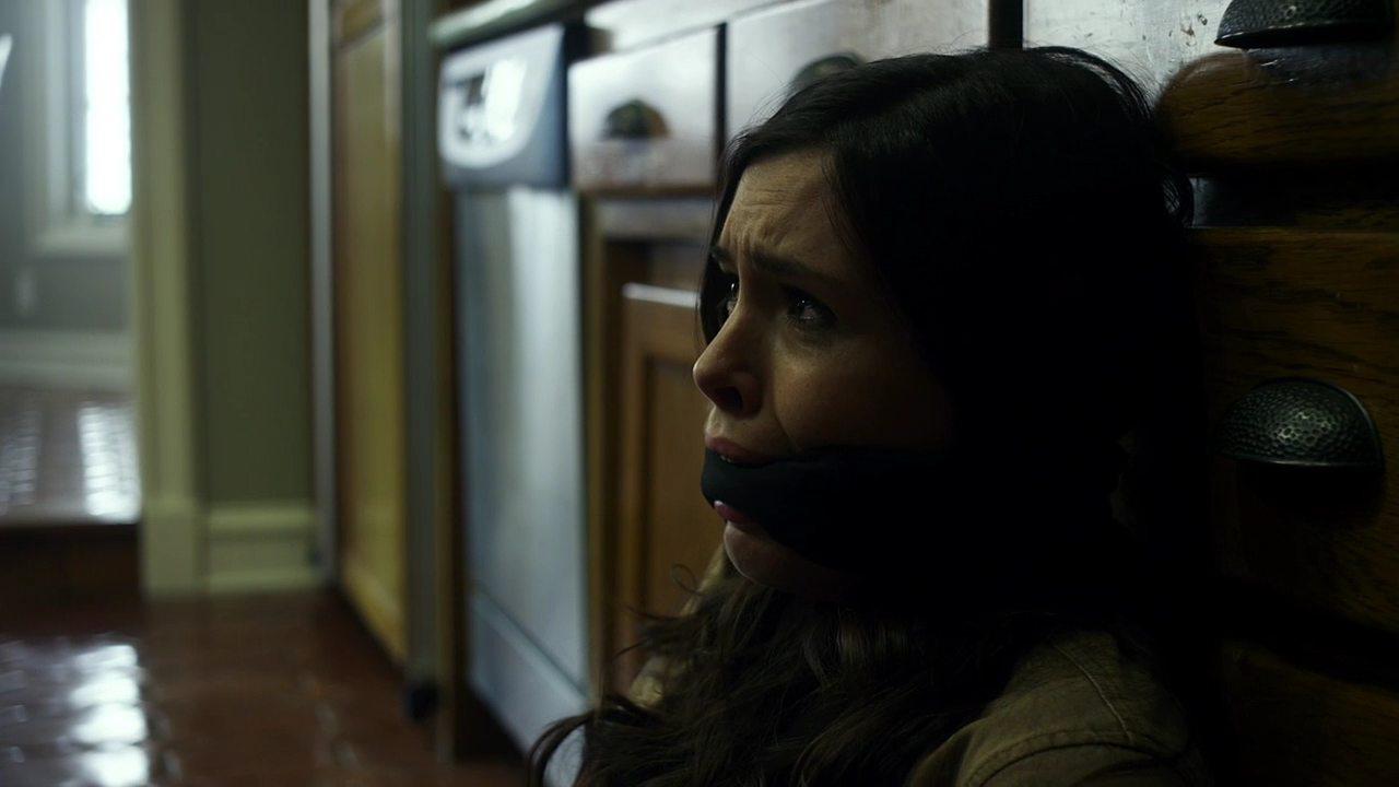 Кадр из фильма Продано за долги / Foreclosed (2013)