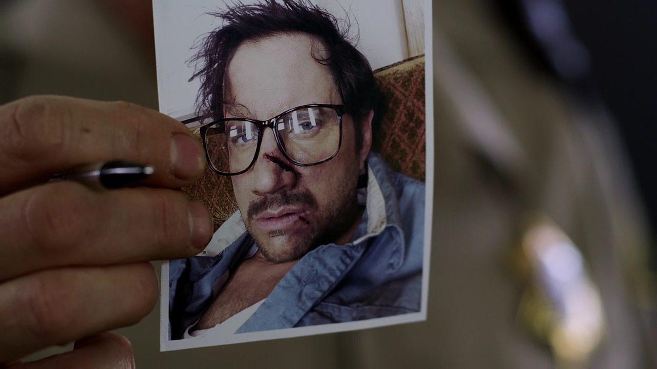 Кадр из фильма Продано за долги / Foreclosed (2013)