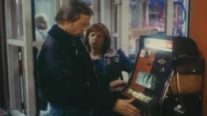 Кадры из фильма Обнаженная за забором / Naakt over de schutting (1973)