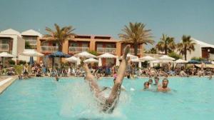 Кадры из фильма Всё включено: Каникулы в Греции / Sune i Grekland - All Inclusive (2012)