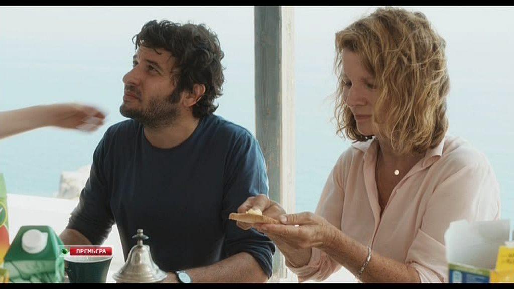 Кадр из фильма Ты будешь чтить свою мать и свою мать / Tu honoreras ta mère et ta mère (2012)
