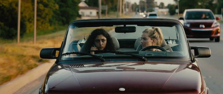 Кадр из фильма Совсем как женщина / Just Like a Woman (2012)
