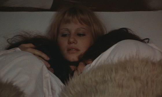 Кадр из фильма Вальсирующие / Les valseuses (1974)